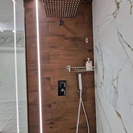 Brossa Apartments, 24h Self Check In, Klima, Aircond Apartmán *